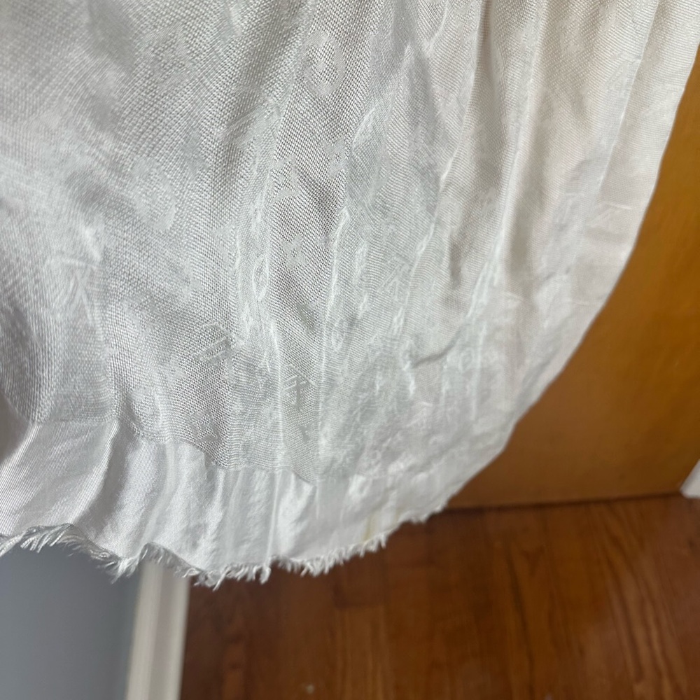 Louis Vuitton White Scarf - Picture 5 of 5